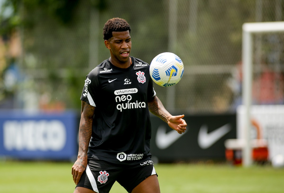 Após ameaça, Gil conversa com torcedores do Corinthians em rede social: 