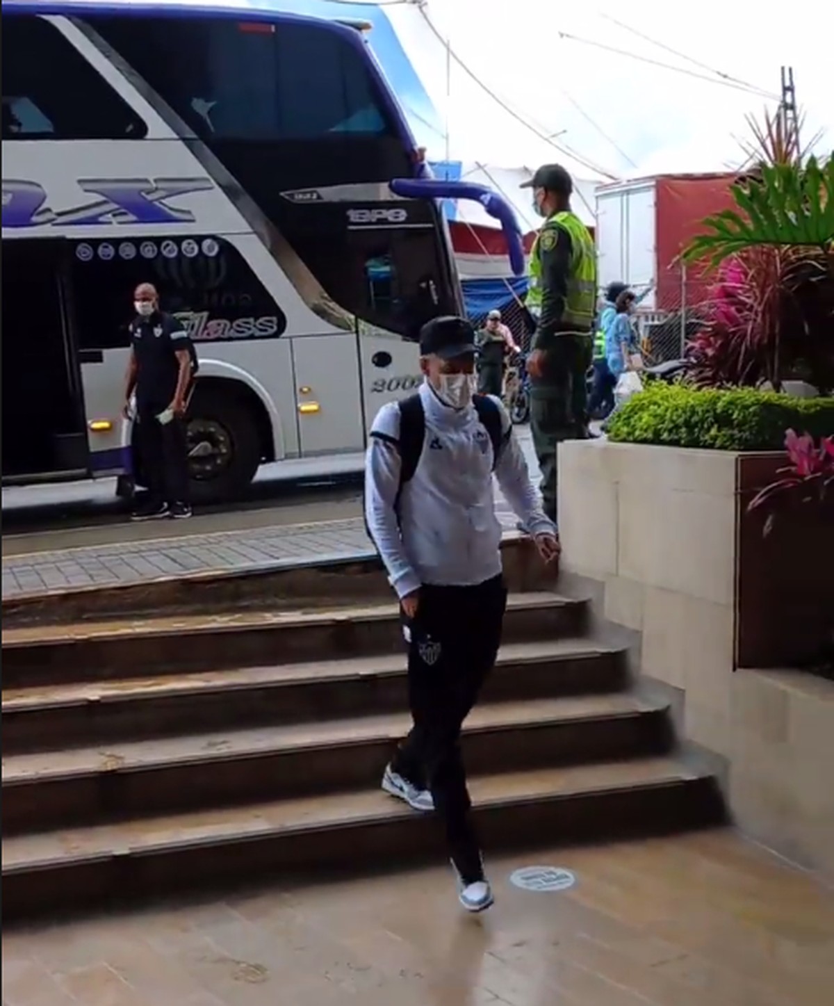 Após quase 12h de viagem, Atlético-MG desembarca em Ibagué para estreia na Libertadores - Globo.com