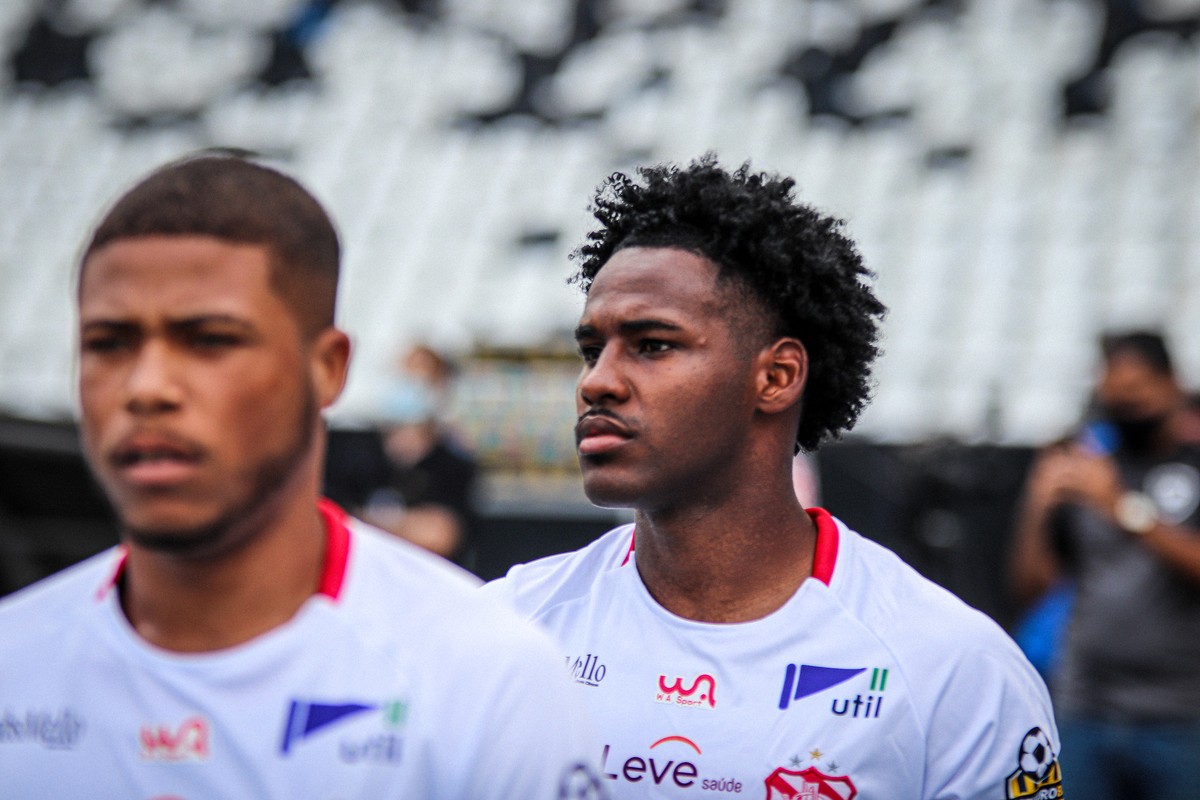 Arisco e com personalidade, veja como Lucas Oliveira pode ajudar o Vasco: 