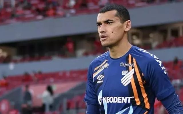 Athletico Paranaense se manifesta sobre saída de Santos, novo goleiro do Flamengo - Coluna do Fla