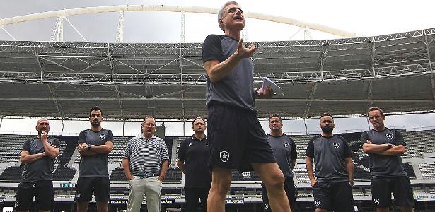 Botafogo perde Castro e terá preparador físico como técnico vs Corinthians - UOL Esporte