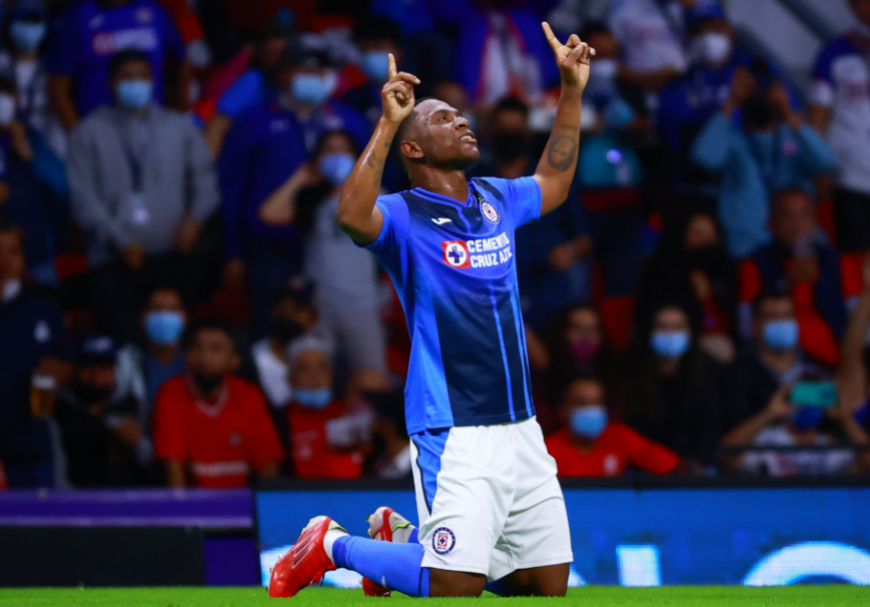 Bryan Angulo rescinde com o Cruz Azul e tem caminho livre para assinar com o Santos - Gazeta Esportiva