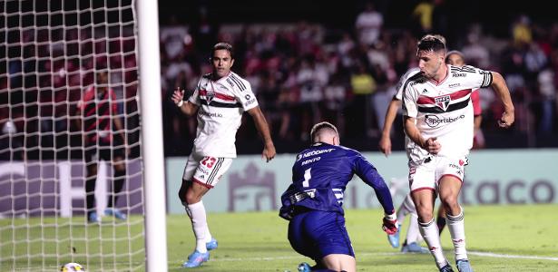 Calleri brilha com três gols, e São Paulo goleia o Athletico no Brasileirão - UOL Esporte