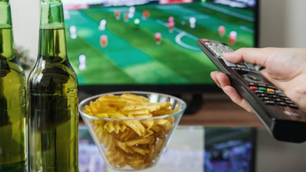 Copa do Home Office: jogos da seleção brasileira serão em dias úteis e expediente deve ser de casa - Extra