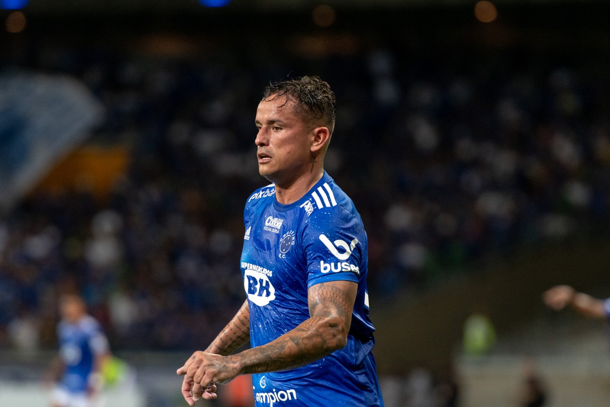 Cruzeiro redobra atenção com dupla pendurada para evitar desfalques em eventual final do Mineiro - Globo.com