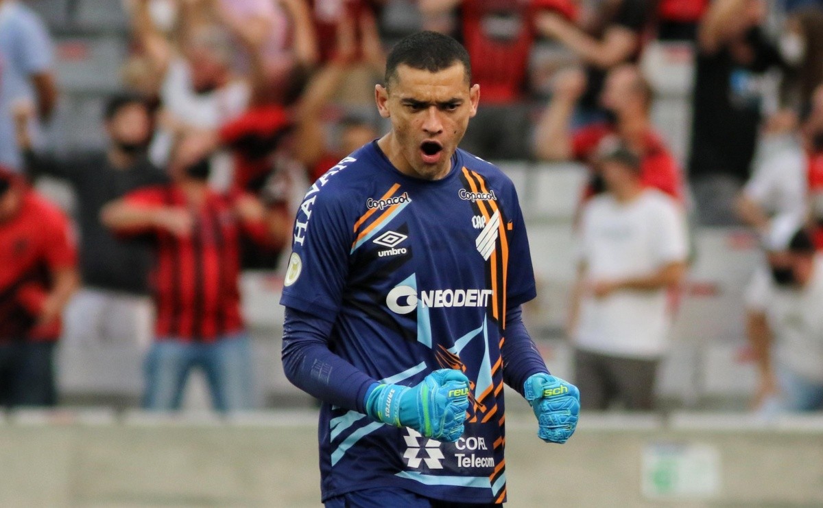 Em meio a negociações com Flamengo, Athletico define goleiro de Seleção para substituir Santos - Bolavip Brasil