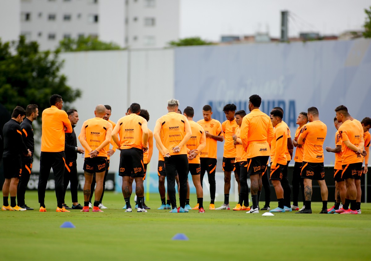 Escalação do Corinthians: Vítor Pereira mexe em todos os setores e usa Maycon e Jô de titulares - Globo.com