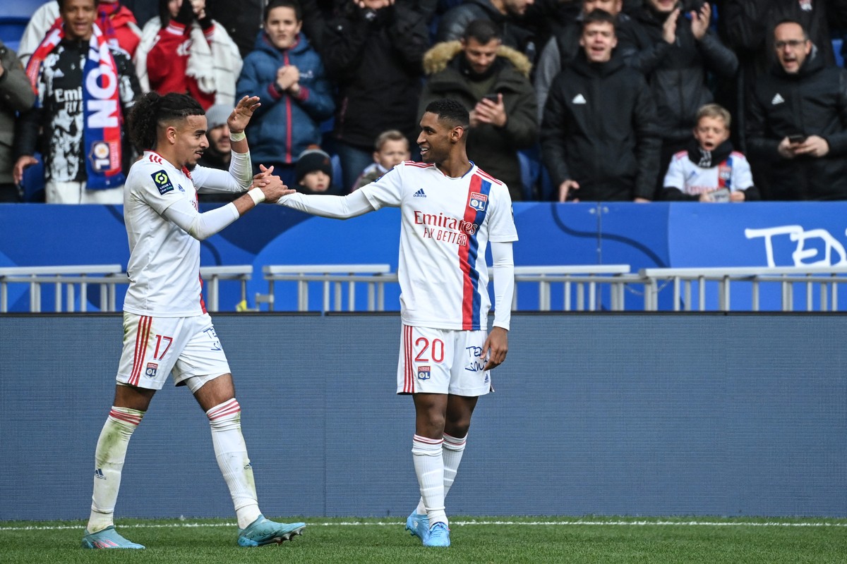 Ex-gremista Tetê marca em sua estreia pelo Lyon e garante vitória sobre o Angers - Globo.com