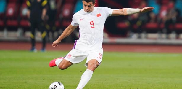 Grêmio encaminha a contratação do atacante Elkeson - UOL Esporte