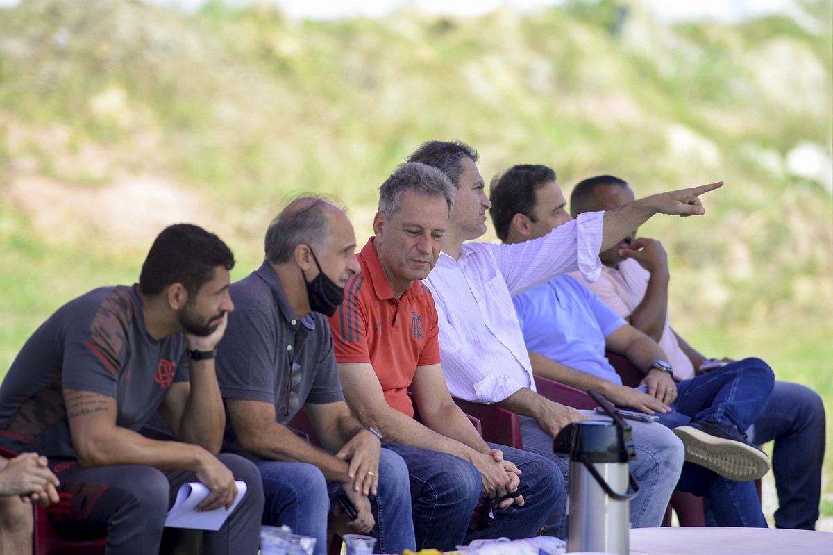 Landim no CT, reunião do elenco e conversa de Paulo Sousa com Andreas marcam preparação do Flamengo - Globo.com