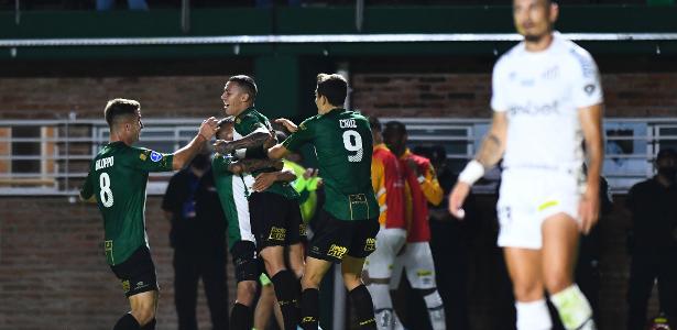 Mesmo com reforços, Santos joga mal e perde para Banfield na Sul-Americana - UOL Esporte