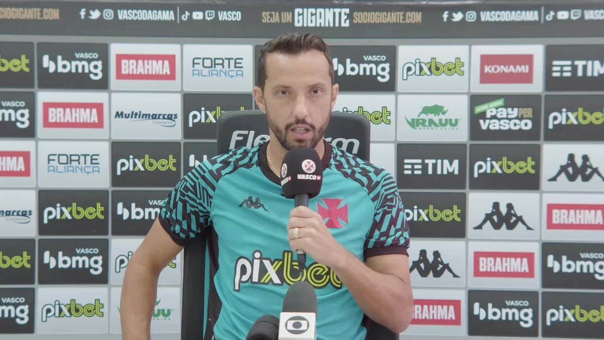 Nenê pede desculpas após reclamar de substituição em Vasco x Vila Nova: 