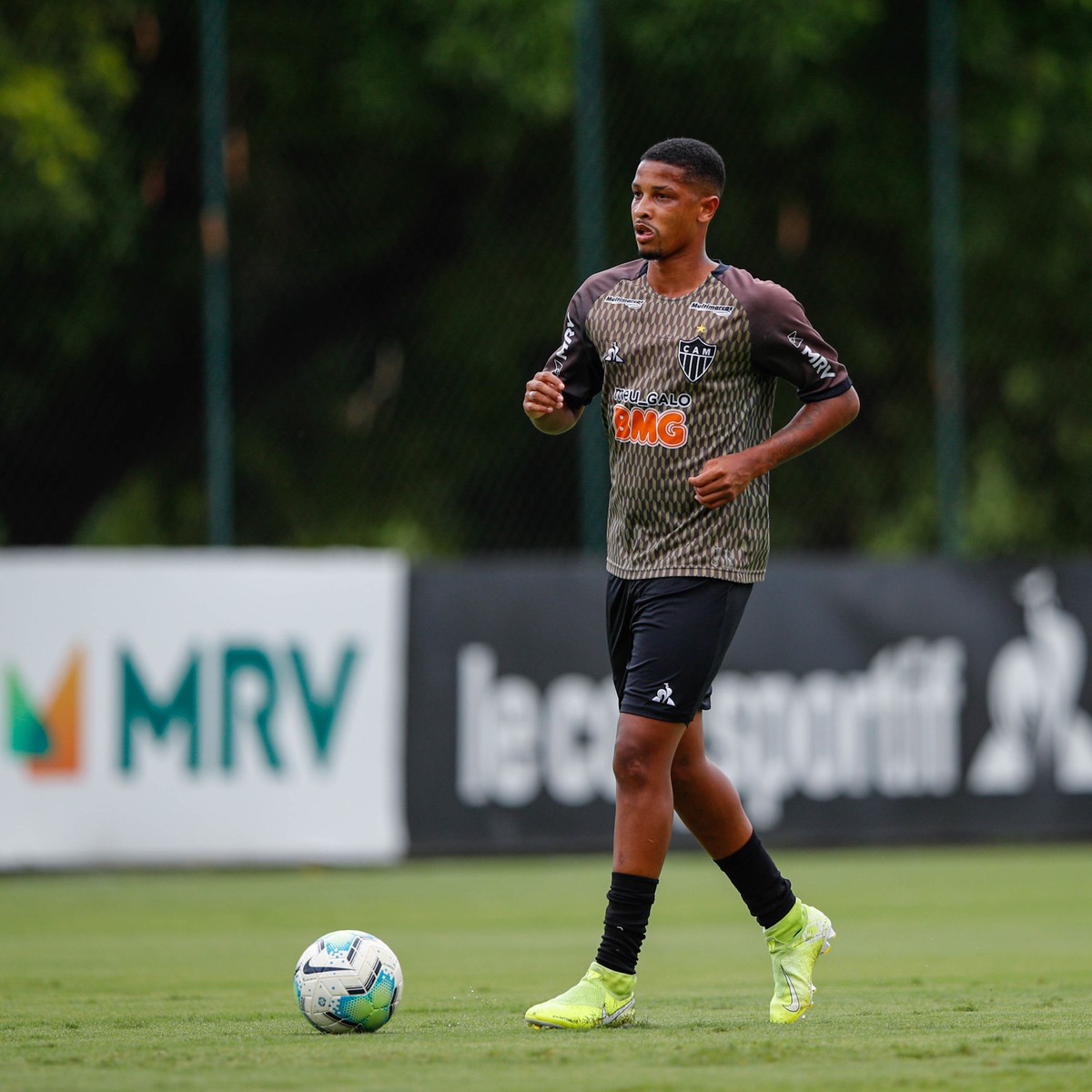 Paysandu anuncia empréstimo de meia e atacante do Atlético-MG - Globo.com