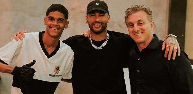Receba! Luva de Pedreiro se encontra com Neymar e realiza sonho - UOL Esporte