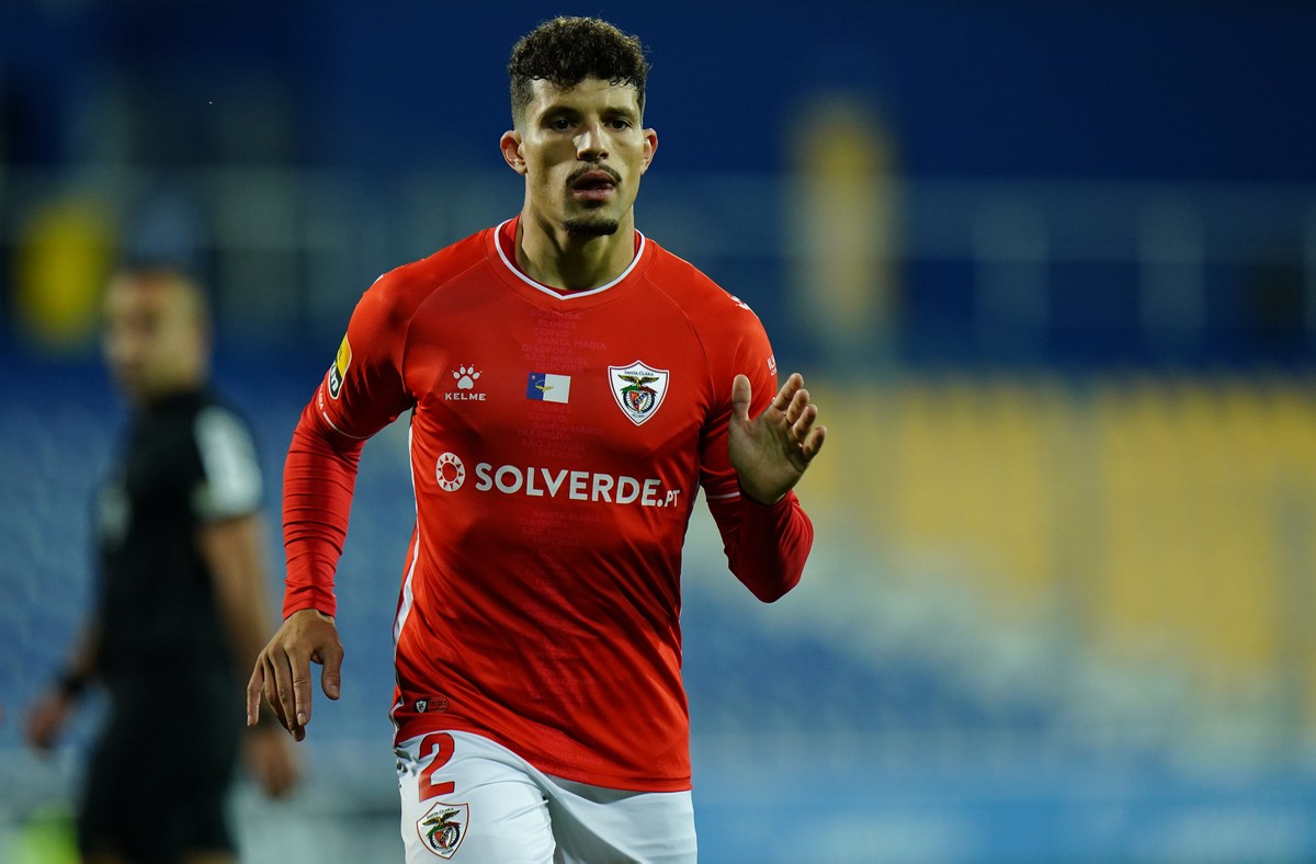 Vítor Pereira pede, e Corinthians negocia a contratação de lateral português Rafael Ramos - Globo.com