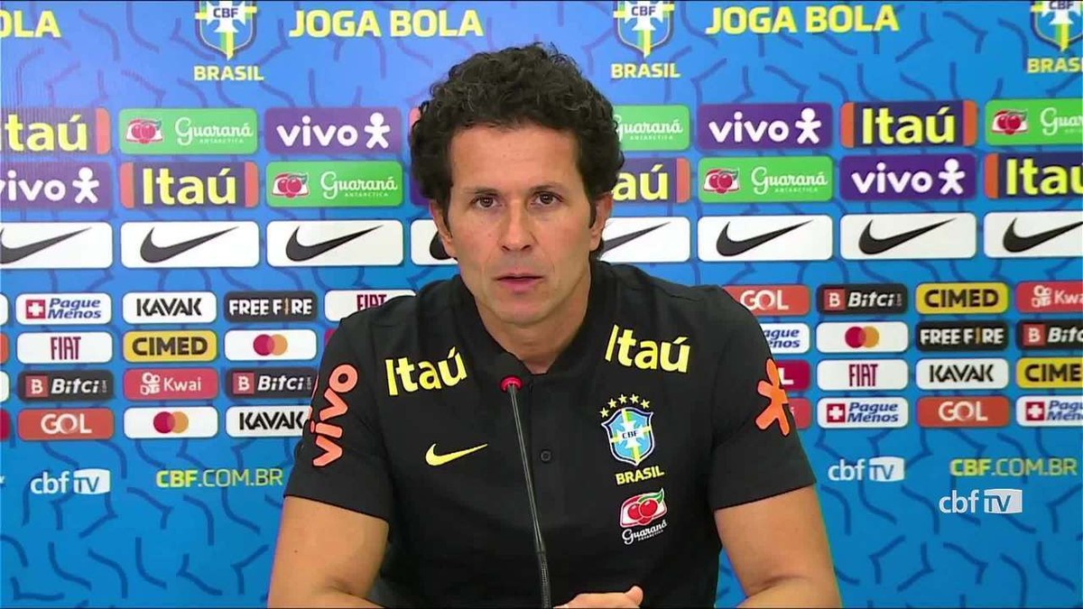 Weverton é cortado e Tite chama goleiro Santos, do Athletico-PR - Globo.com